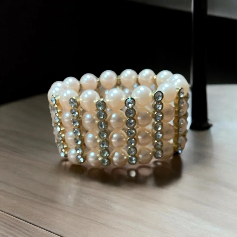 Pearl Stretch Gold Bracelet